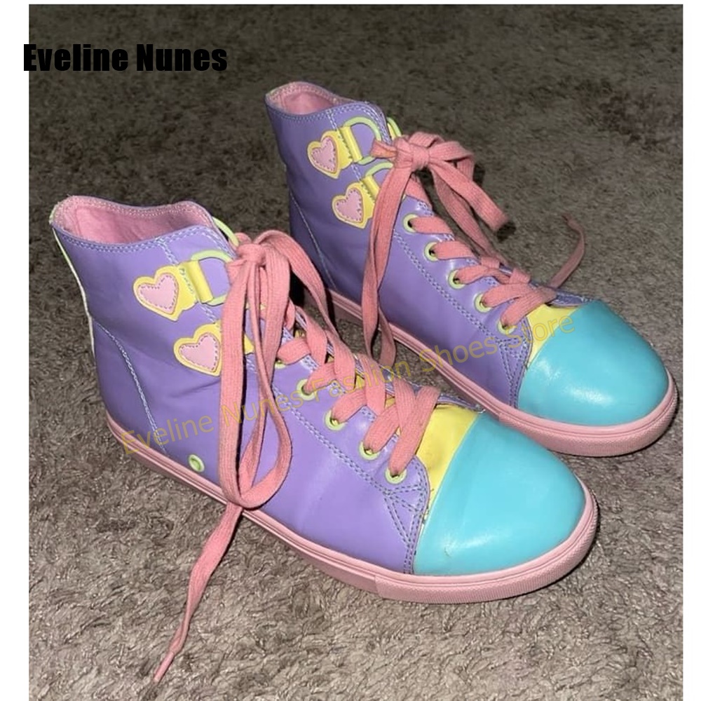 Casual Sneaker Low - รองเท้าผ้าใบหุ้มข้อสูงสไตล์ Y2K ลายบล็อกสี แต่งหัวใจ พร้อมเชือกผูก เหมาะสำหรับงานเทศกาล
