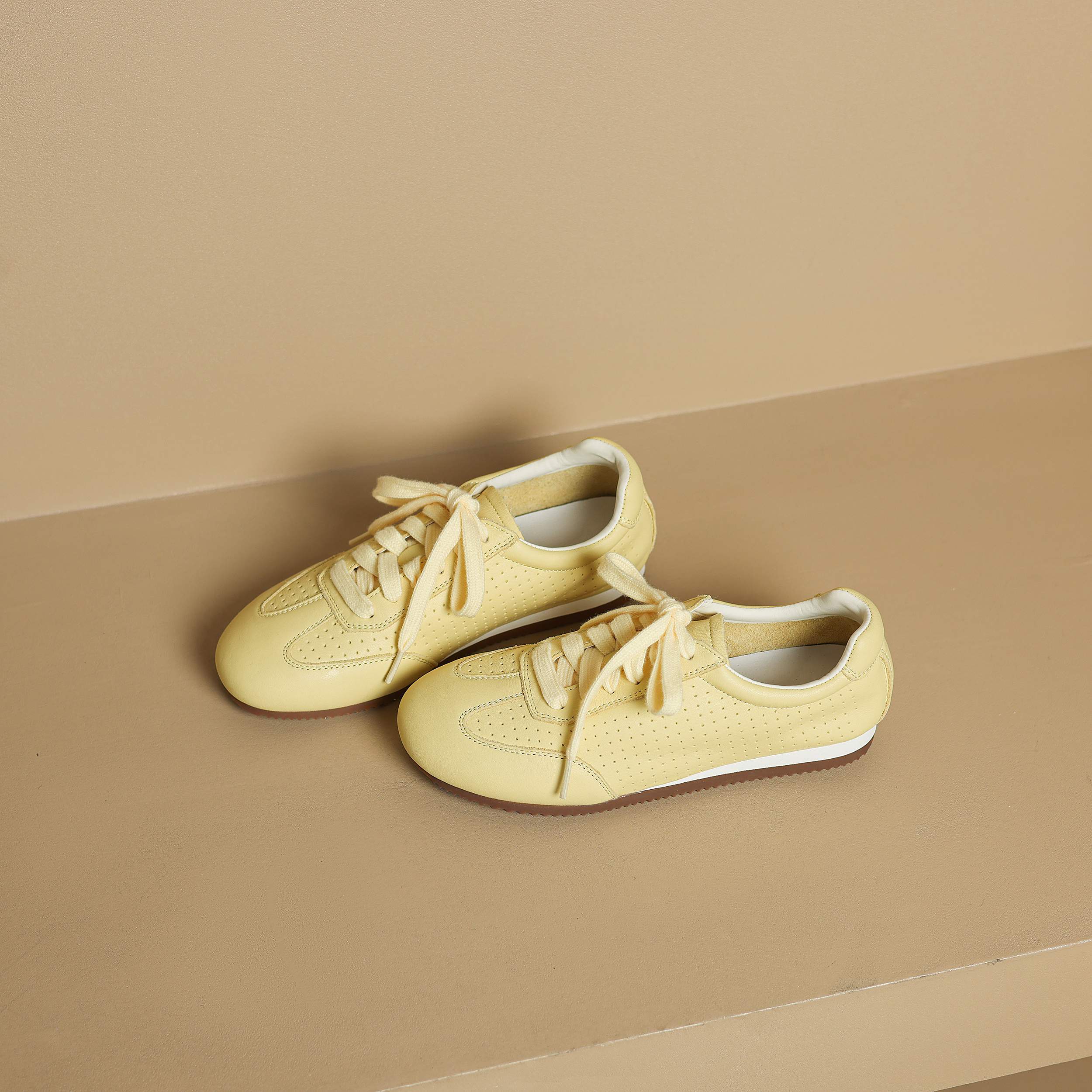 Lanxuryee Breathable COW Skin  - Casual Sneaker Low บทวิจารณ์และราคา